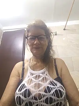 Snapshot of MaryLunne chatting on December 15, 11:47 am MaryLunne online show from December 15, 11:47 am