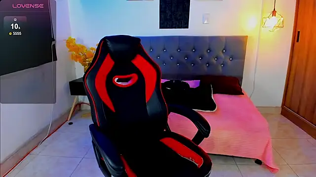 Nicolas James Sc online show from December 4, 1:42 pm