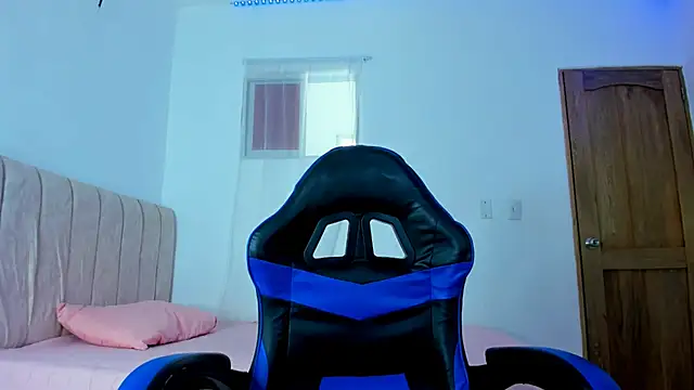 Snapshot of magic_mike_26 chatting on November 2, 12:51 pm magic mike 26 online show from November 2, 12:51 pm