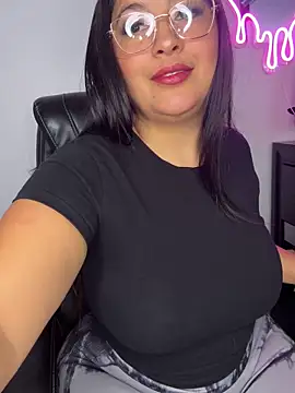 latina curvy22 online show from September 16, 6:20 pm