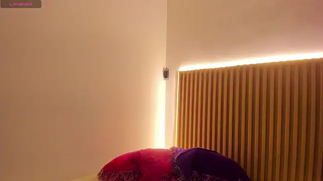 Snapshot of Alana_333 chatting on December 16, 3:17 pm Alana 333 online show from December 16, 3:17 pm