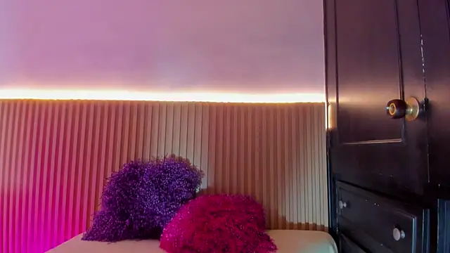 Snapshot of Alana_333 chatting on December 17, 12:00 pm Alana 333 online show from December 17, 12:00 pm