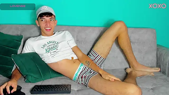 Snapshot of Maikol_Ortiz chatting on September 21, 12:40 pm Maikol Ortiz online show from September 21, 12:40 pm