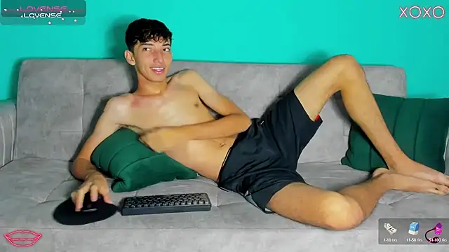 Snapshot of Maikol_Ortiz chatting on September 28, 12:43 pm Maikol Ortiz online show from September 28, 12:43 pm