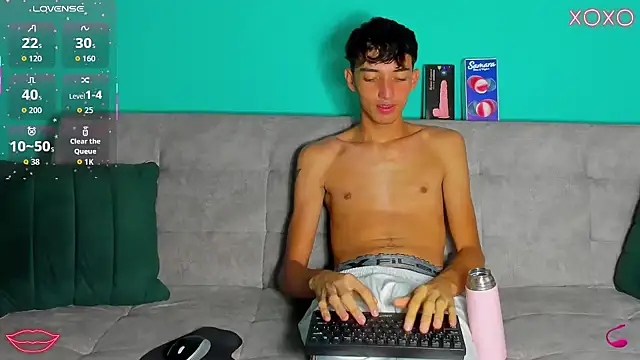 Snapshot of Maikol_Ortiz chatting on October 16, 12:28 pm Maikol Ortiz online show from October 16, 12:28 pm