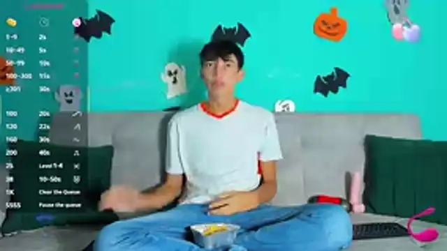 Snapshot of Maikol_Ortiz chatting on October 28, 12:41 pm Maikol Ortiz online show from October 28, 12:41 pm