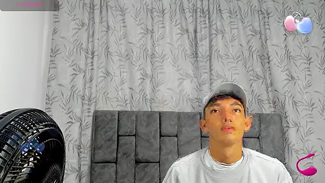 Snapshot of Maikol_Ortiz chatting on November 24, 11:32 am Maikol Ortiz online show from November 24, 11:32 am