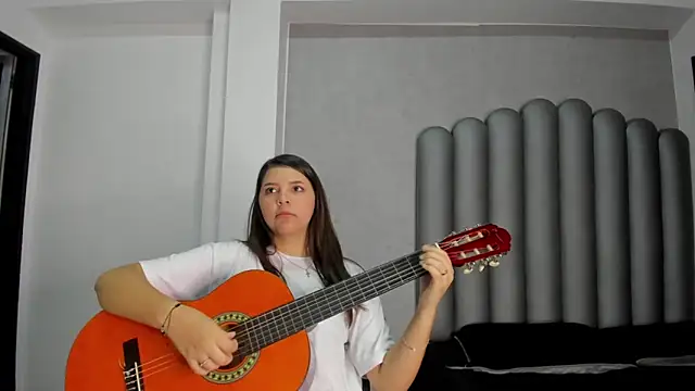 Snapshot of Charlotte-Star chatting on November 11, 10:43 pm Charlotte-Star online show from November 11, 10:43 pm