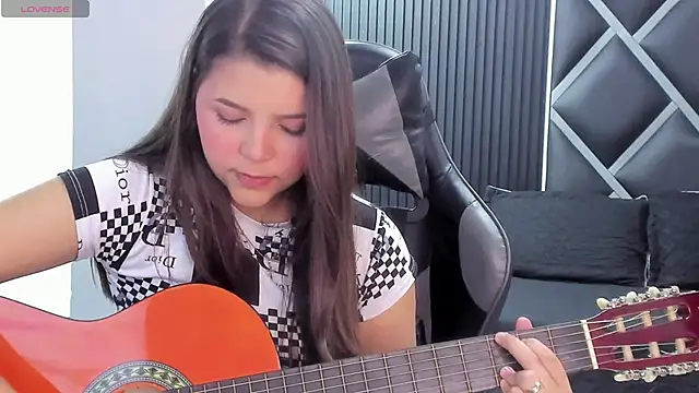 Snapshot of Charlotte-Star chatting on November 17, 9:09 pm Charlotte-Star online show from November 17, 9:09 pm