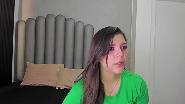 Snapshot of Charlotte-Star chatting on December 2, 7:42 pm Charlotte-Star online show from December 2, 7:42 pm