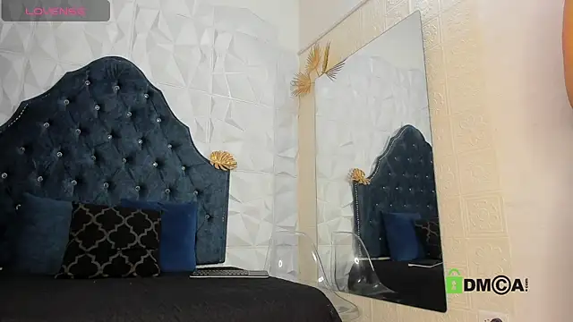 Snapshot of _mia_milf_ chatting on September 22, 1:29 am mia milf online show from September 22, 1:29 am