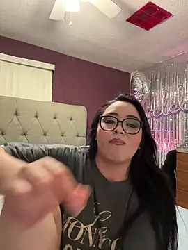 Snapshot of MyHoneyFrida chatting on December 18, 3:56 am MyHoneyFrida online show from December 18, 3:56 am