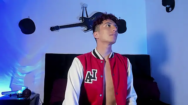 mhatias  online show from February 18, 1:56 am