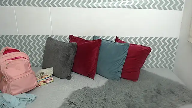 EmilyCoy  online show from December 19, 3:13 am