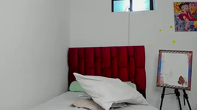 Snapshot of berenicelV chatting on October 30, 12:01 am berenicelV online show from October 30, 12:01 am