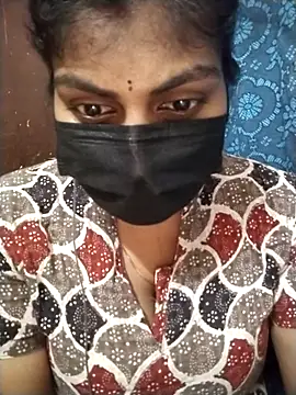 Snapshot of Nithiila chatting on October 7, 10:12 am Nithiila online show from October 7, 10:12 am