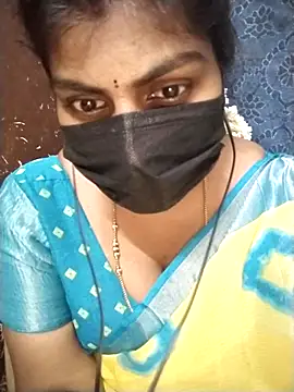 Snapshot of Nithiila chatting on November 19, 8:58 am Nithiila online show from November 19, 8:58 am