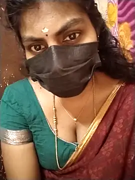 Snapshot of Nithiila chatting on December 18, 4:40 am Nithiila online show from December 18, 4:40 am