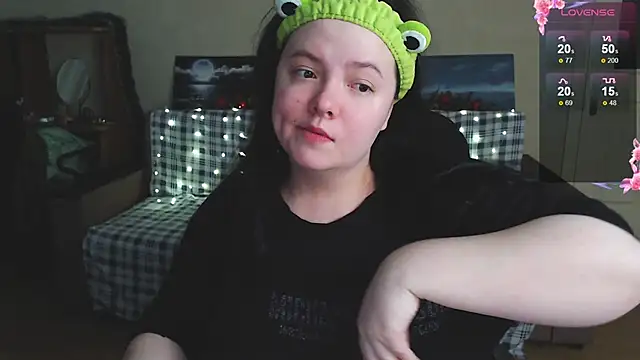 EmillyBones online show from December 21, 8:38 pm