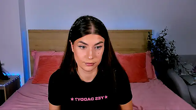 Snapshot of Bella_Davis_love chatting on September 28, 8:03 pm Bella Davis love online show from September 28, 8:03 pm