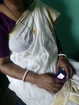 Snapshot of desi_boudi87 chatting on April 29, 11:03 am desi boudi87 online show from April 29, 11:03 am