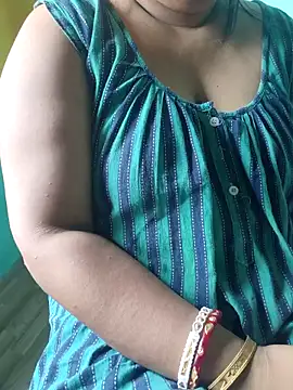Snapshot of desi_boudi87 chatting on May 2, 8:52 am desi boudi87 online show from May 2, 8:52 am