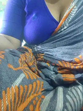 Snapshot of desi_boudi87 chatting on May 10, 5:45 am desi boudi87 online show from May 10, 5:45 am