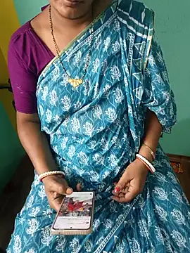 Snapshot of desi_boudi87 chatting on May 23, 11:14 am desi boudi87 online show from May 23, 11:14 am