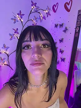 LindaWz  online show from April 12, 7:46 am