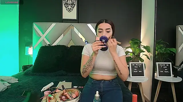 Snapshot of Miia_bunny chatting on October 24, 8:49 pm Miia bunny online show from October 24, 8:49 pm