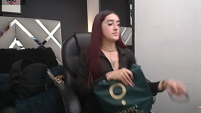 Snapshot of Miia_bunny chatting on October 30, 8:09 pm Miia bunny online show from October 30, 8:09 pm