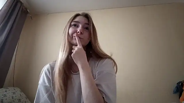 Snapshot of Nymera_flare chatting on November 3, 6:36 am Nymera flare online show from November 3, 6:36 am