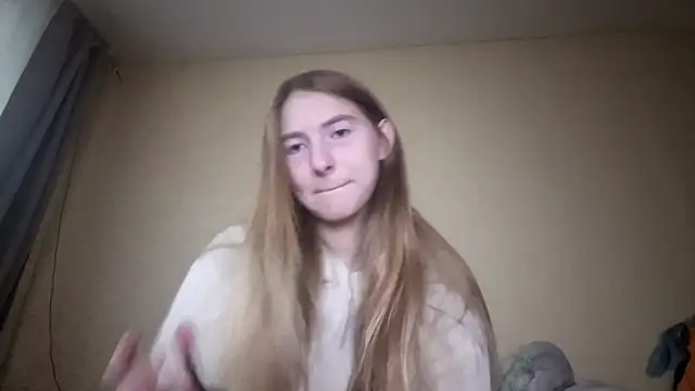 Snapshot of Nymera_flare chatting on November 4, 6:23 am Nymera flare online show from November 4, 6:23 am