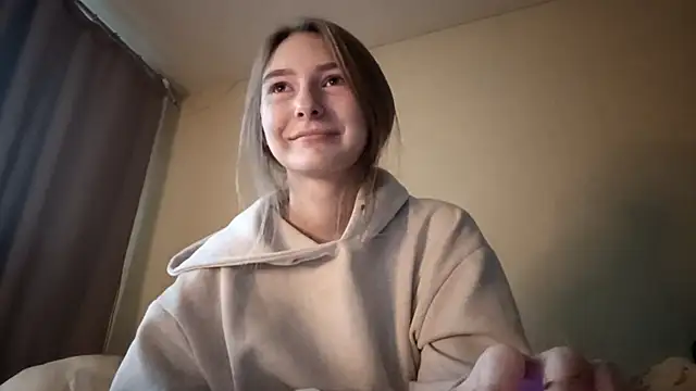 Snapshot of Nymera_flare chatting on December 1, 6:07 am Nymera flare online show from December 1, 6:07 am