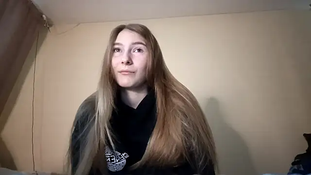 Snapshot of Nymera_flare chatting on December 17, 6:08 am Nymera flare online show from December 17, 6:08 am