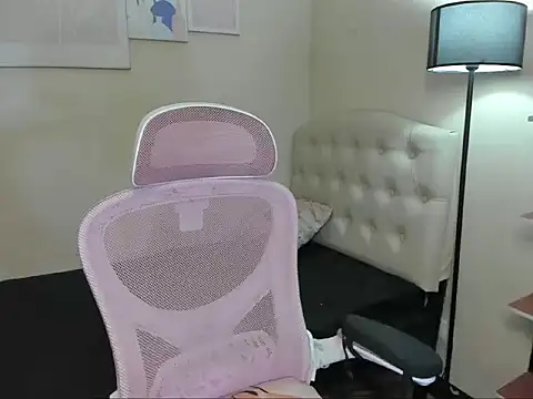Snapshot of Seductive_Margaux chatting on October 15, 6:46 am Seductive Margaux online show from October 15, 6:46 am