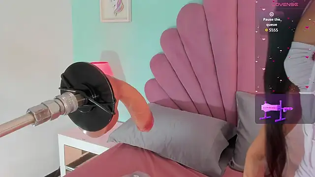 emma clarke  online show from November 23, 3:50 am