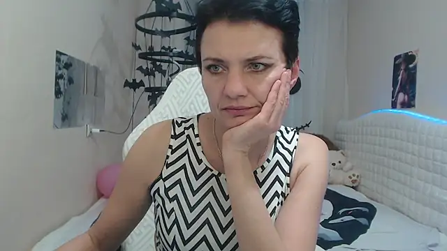 AvaSaturnian online show from October 24, 12:23 pm