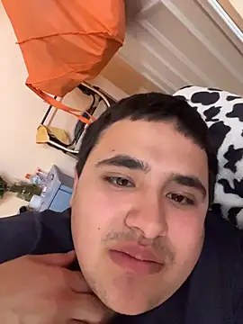 Snapshot of whitsblack chatting on December 20, 8:49 pm whitsblack online show from December 20, 8:49 pm