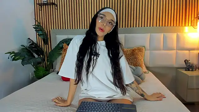 Roseaurora online show from January 13, 1:05 pm