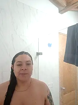 Snapshot of SophieCurves chatting on October 15, 11:54 am SophieCurves online show from October 15, 11:54 am