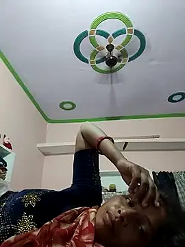 Snapshot of Sharma_pooja chatting on September 20, 11:39 pm Sharma pooja online show from September 20, 11:39 pm