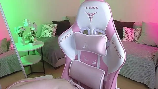 Sweetie Hope online show from February 20, 4:40 pm