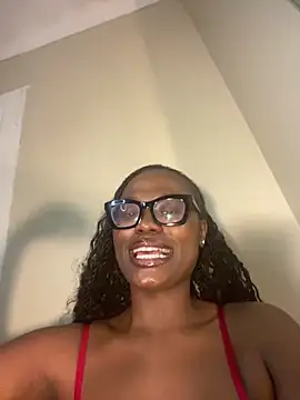 Snapshot of Moonzy77 chatting on October 18, 1:41 am Moonzy77 online show from October 18, 1:41 am