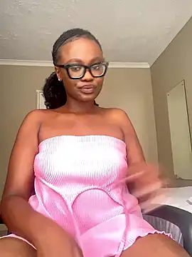 Snapshot of Moonzy77 chatting on October 18, 1:45 pm Moonzy77 online show from October 18, 1:45 pm