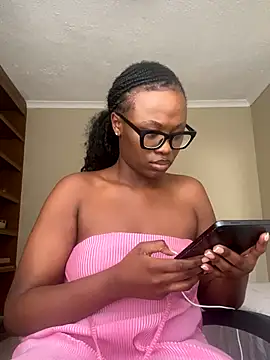 Snapshot of Moonzy77 chatting on October 23, 1:21 pm Moonzy77 online show from October 23, 1:21 pm