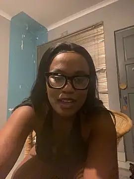 Snapshot of Moonzy77 chatting on October 29, 7:48 pm Moonzy77 online show from October 29, 7:48 pm