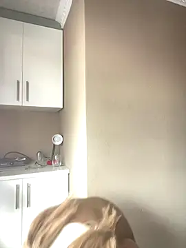 Snapshot of Moonzy77 chatting on November 5, 1:22 pm Moonzy77 online show from November 5, 1:22 pm