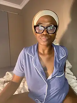 Snapshot of Moonzy77 chatting on November 7, 1:16 am Moonzy77 online show from November 7, 1:16 am