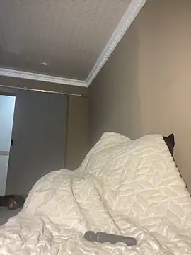 Snapshot of Moonzy77 chatting on November 8, 11:25 pm Moonzy77 online show from November 8, 11:25 pm